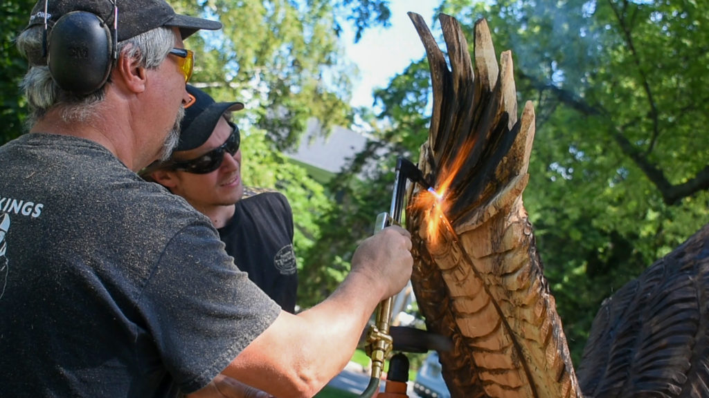 wood burning a chainsaw carving