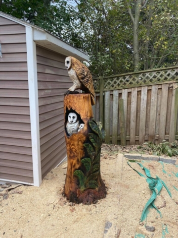 Stump sculpture Barn owl